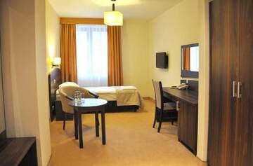 Фото номера Двухместный номер с 1 кроватью или 2 отдельными кроватями Отель Hotel Dudek г. Mniów 8