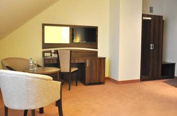 Фото номера Двухместный номер с 1 кроватью или 2 отдельными кроватями Отель Hotel Dudek г. Mniów 7